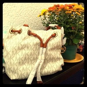 SOLD Brand new beautiful Michael Kors bag